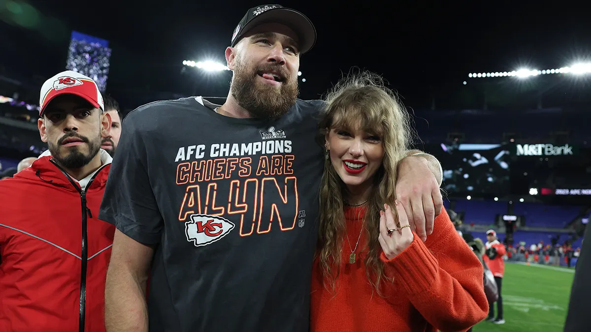 Taylor Swift Kisses Super Bowl-bound Travis Kelce