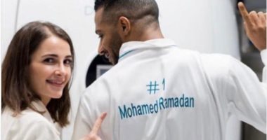 بقميص نمبر 1.. محمد رمضان مع شام الذهبى بعيادتها..
