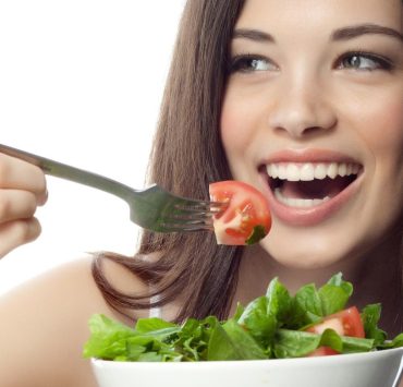 ماهي الأطعمةالتي تحافظ على نضارة بشرتكِ في رمضان.. تعرفي عليها