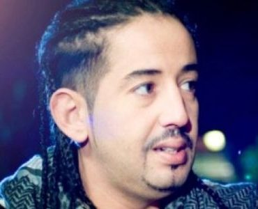 الفنان المغربي طارق البخاري، يفاجئ متابعيه بفيديو كرتوني