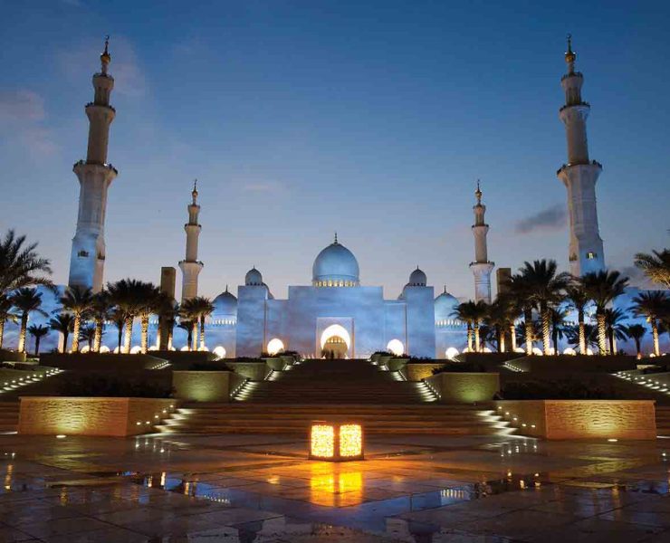 صلاة التراويح من جامع الشيخ زايد الكبير عبر البث المباشر يوميا