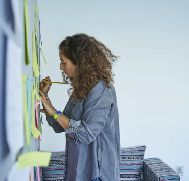 للتخفيف من تأثير تفشي فيروس كوفيد-19 على أنشطتهم مؤسسة فن جميل تطلق برنامجاً لدعم الجماعات الفنية والإبداعية