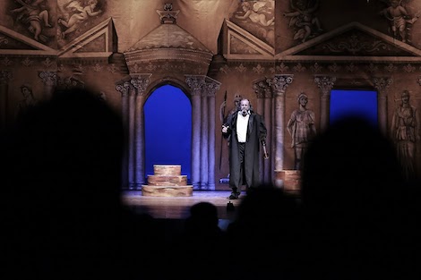 روادالمسرح المغاربة يواجهون "كورونا" بالعروض الافتراضية