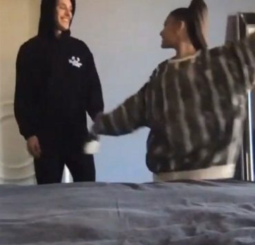 كليب أغنية "Stuck With U" للمطربة إريانا جرانديه يكشف عن صديقها الجديد