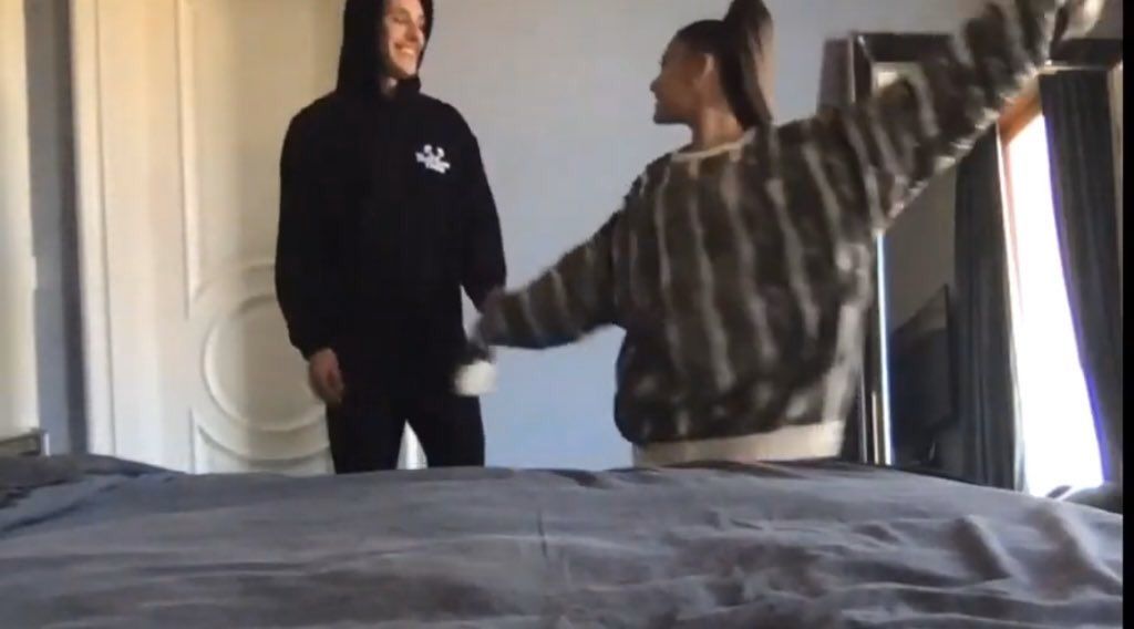 كليب أغنية "Stuck With U" للمطربة إريانا جرانديه يكشف عن صديقها الجديد