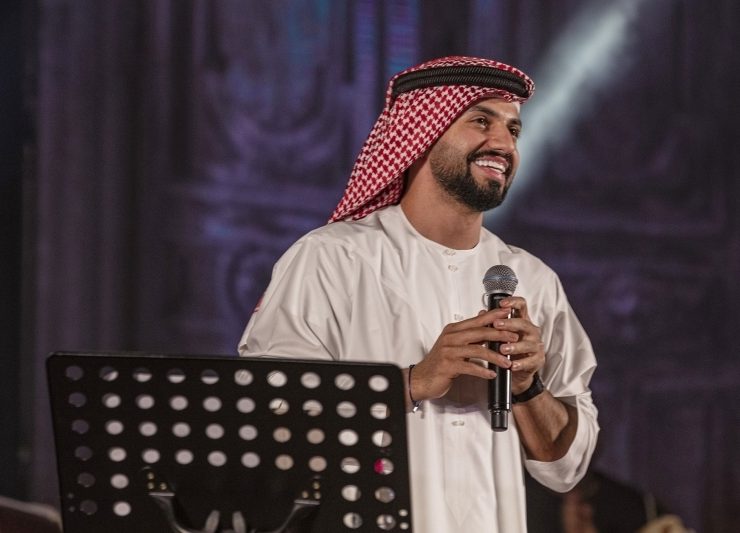 حسين الجسمي يحتفل بالعيد مع جمهوره عن بُعد من على خشبة مسرح «المجاز»