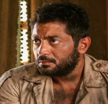شاهد بالفيديو: أحمد فلوكس يعتدي على رجل أمن