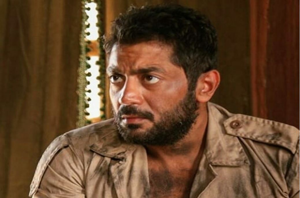 شاهد بالفيديو: أحمد فلوكس يعتدي على رجل أمن