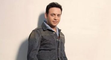 مصطفى قمر يقدم أغنية جديدة بمشاركة شقيقه ياسر
