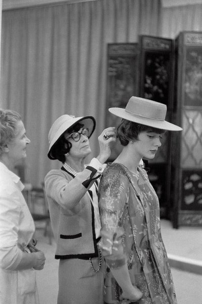 كوكو شانيل مصممة الأزياء التى غيرت شكل الموضة الأوروبية