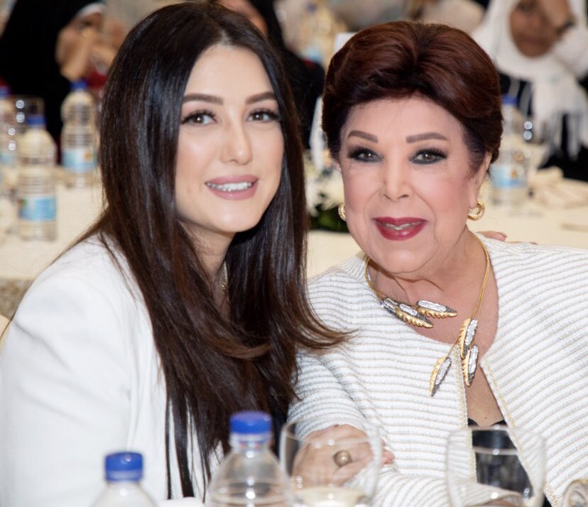 كندة علوش تطالب جمهورها بالدعاء لرجاء الجداوى: يا رب اشفى الكبيرة الغالية