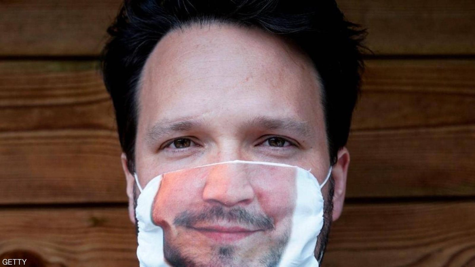 كمامة بلجيكية لا تخفي ملامح الوجه