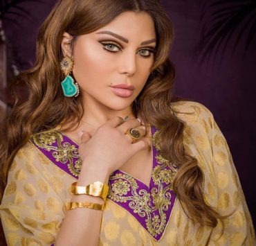 هيفاء وهبي تتهم مدير أعمالها السابق بسرقة 36 مليون جينيه من تعب السنين