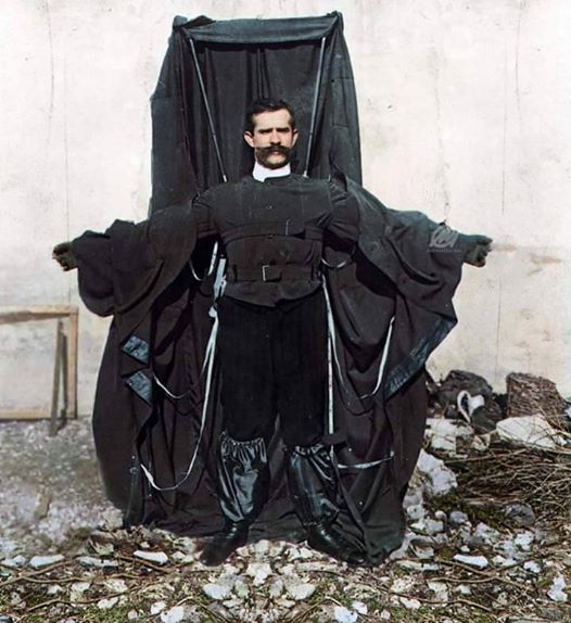 شاهد الفيديو النادر ل "فرانز رايكلت" الذي قفز من برج إيفل عام 1912.