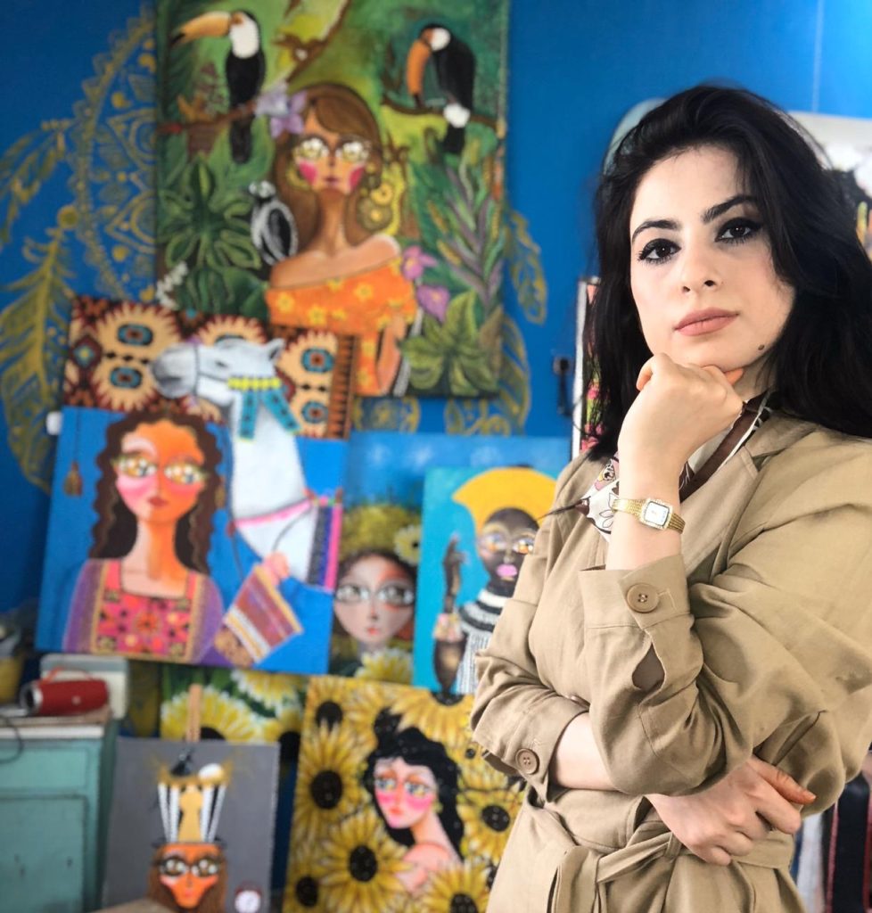 ليلى الصافي الفنانة التشكيلية الملقبة بالإشنونية