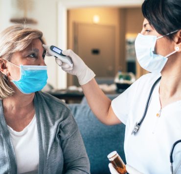 كيف تنتقل عدوى كورونا للكوادر الطبية؟