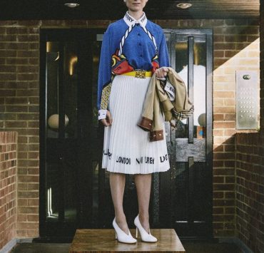 "بربري" تتحدّى قوانين العزل وتستبدل العارضات والعارضين المحترفين بأشخاص من فريق عملهم.