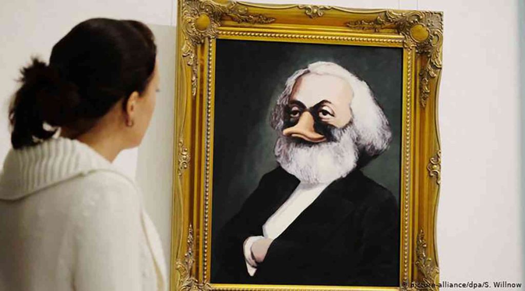 معرضً للبشر بأعين بط تحت عنوان "دوكومينتا"