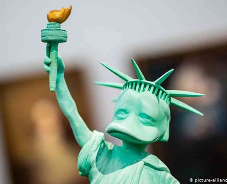 معرضً للبشر بأعين بط تحت عنوان "دوكومينتا"