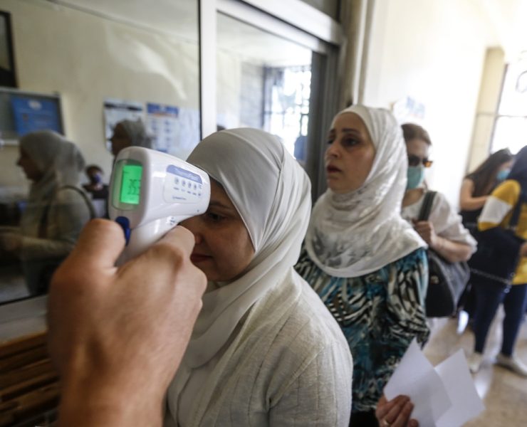 ممرضة من دمشق تصرخ :"يا عالم بيناتكن مصابين"