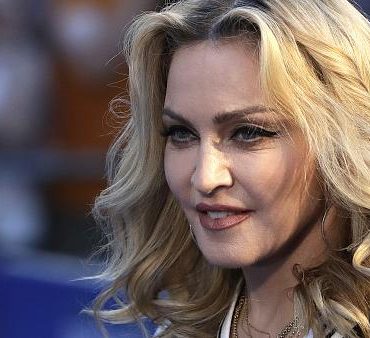 «إنستغرام» يحذف فيديو «علاج كورونا » من صفحة مادونا