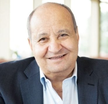 «القاهرة السينمائي» يكرّم وحيد حامد بـ «إنجاز العمر»