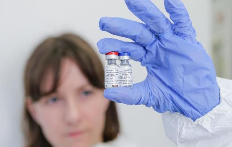 أمل قد ينقذ البشرية.. شاهد الصور الأولى للقاح الروسي