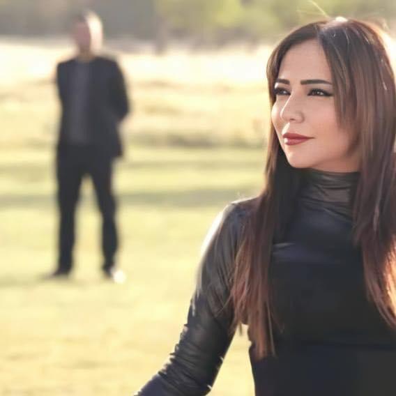أمل عرفة أنا والحمد لله مصابة بفايروس كورونا