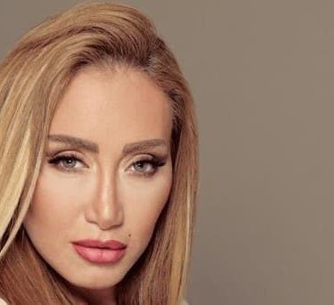 ريهام سعيد تتعرض للتحرش و تستغيث بالمسؤولين لايف