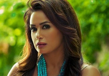 هند صبري تبحث عن عنوان يناسب عام 2020