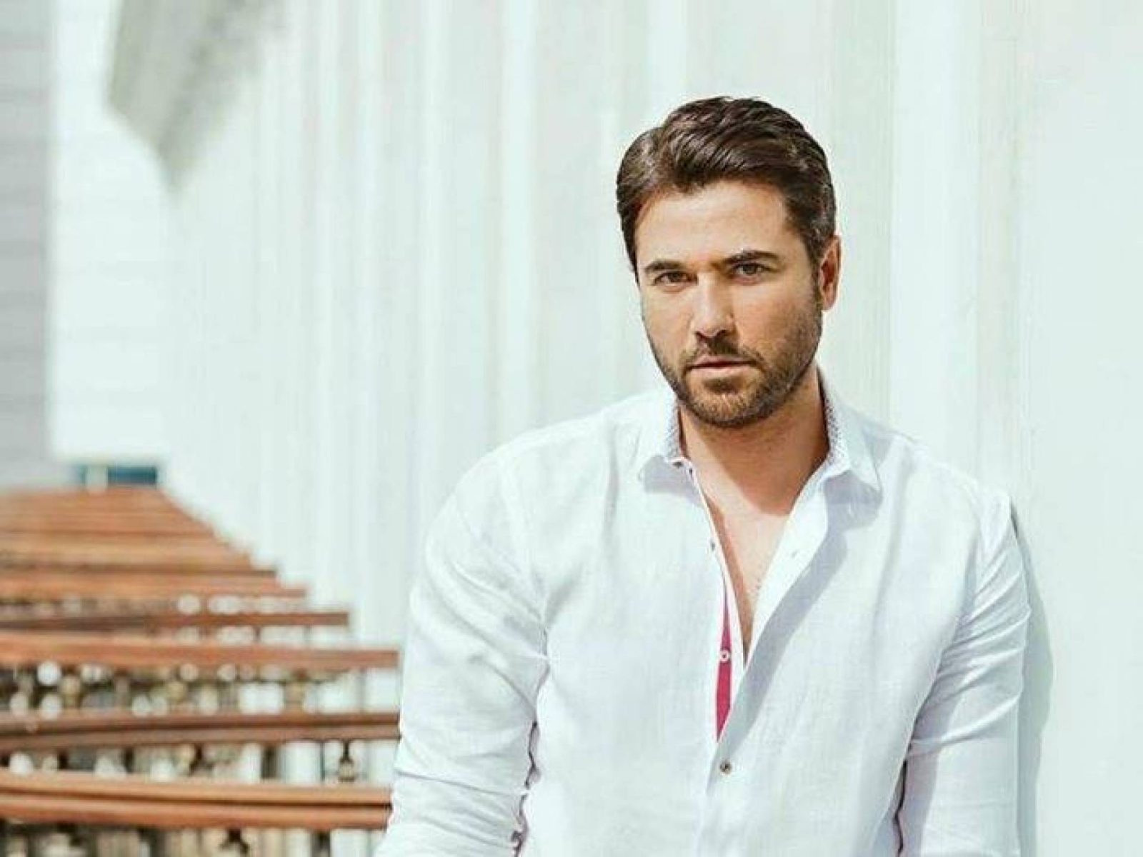 لفتة إنسانية بين أحمد عز ولطفي لبيب عقب عرض “علاء الدين”