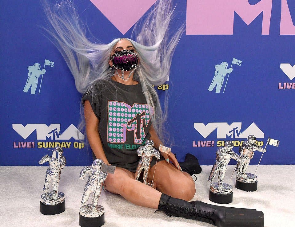 ليدي غاغا تحقق رقماً قياسياً في عدد الإطلالات التي ظهرت بها خلال حفلVMA MTV music TV awards