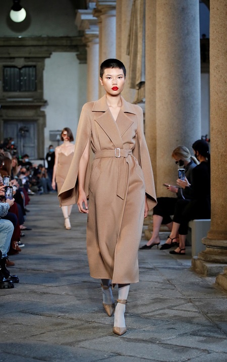 ماكس مارا تقدم عرضا على طريقة عصر النهضة بأسبوع الموضة فى ميلانو لربيع 2021