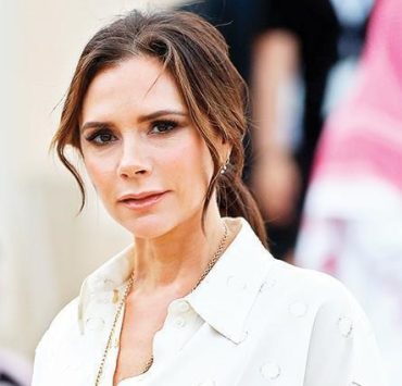 فيكتوريا بيكهام تتألق فى كواليس استعدادها لأسبوع الموضة بلندن LFW