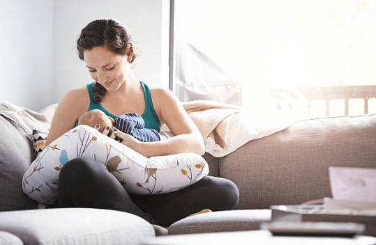 الرضاعة الطبيعية تعالج وتقي من كورونا بنسبة 98%