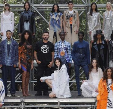 بعرض يجمع بين الأزياء والفن Burberry تفتتح أسبوع الموضة فى لندن لربيع 2021