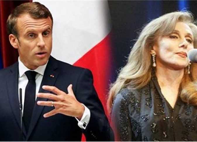 فيروز تهدى لوحة فنية للرئيس الفرنسي ماكرون بعد زيارته لها في منزلها.