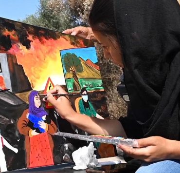 بريشة اللاجئة الأفغانية "ليدا" توثيق حريق مخيم موريا ي في جزيرة ليسبوس اليونانية