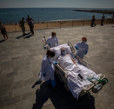 علاج جديد لمرضى كورونا.. 10 دقائق قبالة البحر