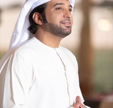 عيضة المنهالي ما بين عقل وقلب في "يمرني طاريك"