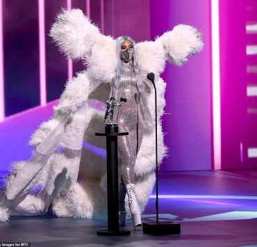 ليدي غاغا تحقق رقماً قياسياً في عدد الإطلالات التي ظهرت بها خلال حفلVMA MTV music TV awards