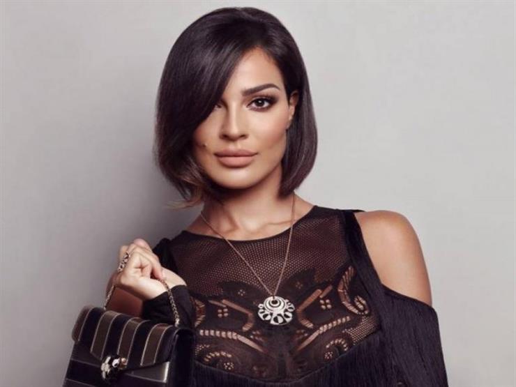 نادين نجيم تواجه أسئلة محرجة من جمهورها