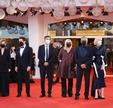 "كورونا" يبدل أحوال الموضة بمهرجان البندقيّة السينمائي