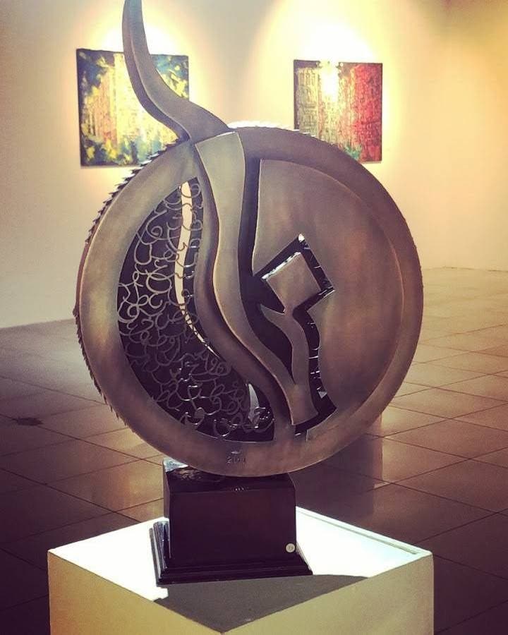 على مدار 40 عاماً نبيل نجدي يزين مداخل مدن المملكة بمنحوتات الحروف العربية..