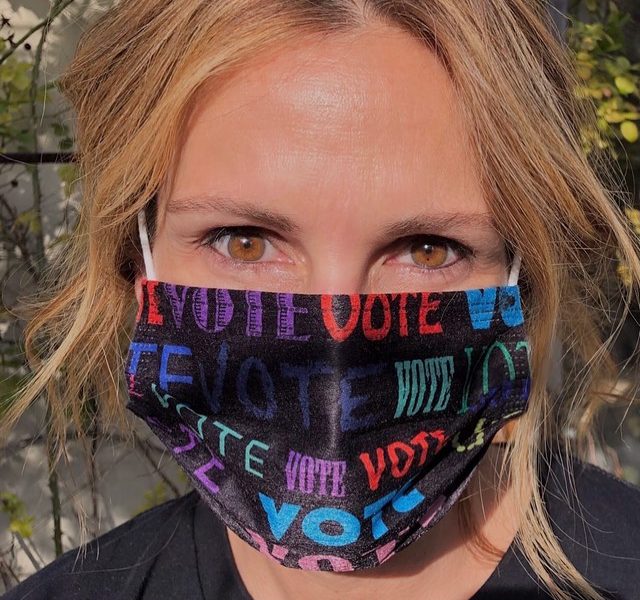 جوليا روبرتس تستعرض ذكريات طفولة توأمها