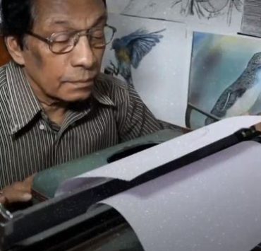 بطريقة مذهلة : فنان هندى يرسم صور زعماء وفنانين على الآلة الكاتبة