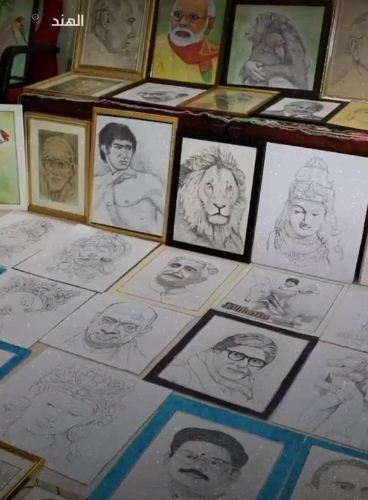 بطريقة مذهلة : فنان هندى يرسم صور زعماء وفنانين على الآلة الكاتبة