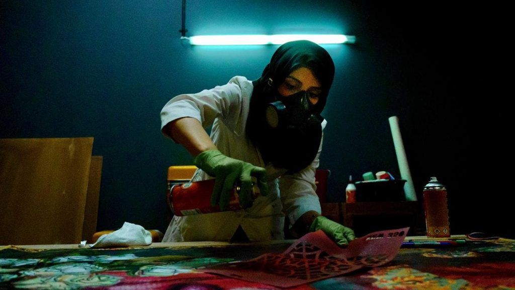 فاطمة النمر تنسج صورة المرأة السعودية على السجاد..
