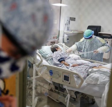أطباء يكتشفون أعراضاً جديدة لـ"كورونا".. تعرَّف عليها