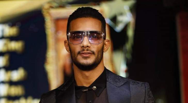محمد رمضان يثير الجدل بـ تمثال "النمبر 1" في دبي